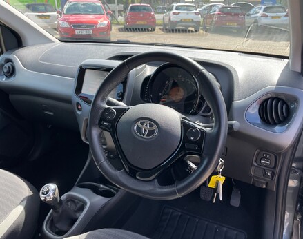 Toyota Aygo VVT-I X-PRESS 17