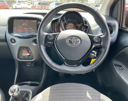 Toyota Aygo VVT-I X-PRESS 18