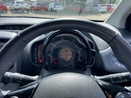 Toyota Aygo VVT-I X-PRESS 19