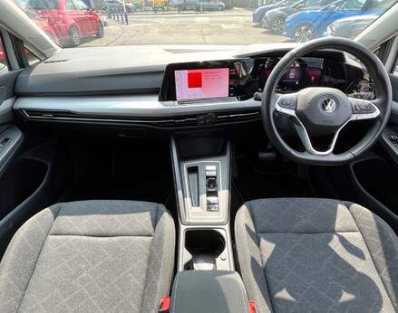 Volkswagen Golf LIFE ETSI DSG 2