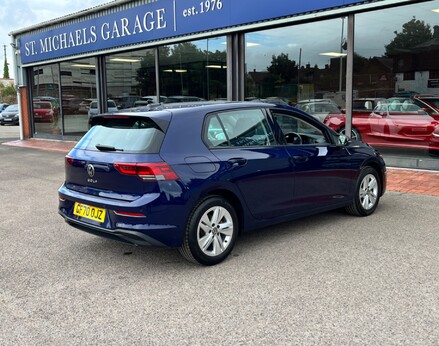 Volkswagen Golf LIFE TSI 8