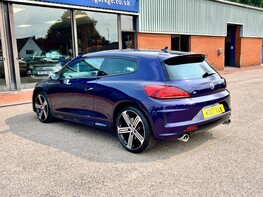 Volkswagen Scirocco R TSI 9