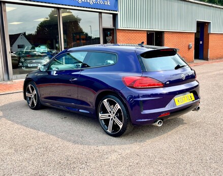 Volkswagen Scirocco R TSI 9