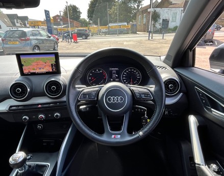 Audi Q2 TFSI S LINE 19