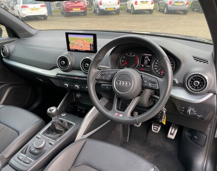 Audi Q2 TFSI S LINE 17