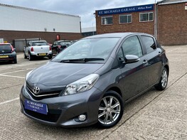 Toyota Yaris VVT-I SR 1