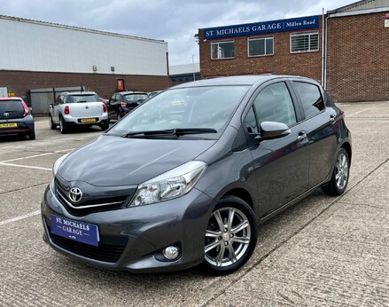 Toyota Yaris VVT-I SR 1