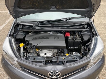 Toyota Yaris VVT-I SR 