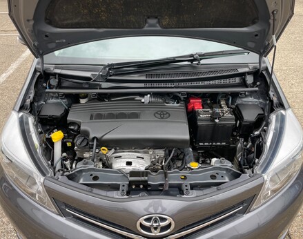 Toyota Yaris VVT-I SR 7