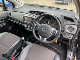 Toyota Yaris VVT-I SR 17