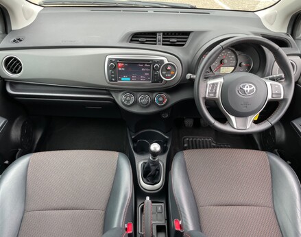 Toyota Yaris VVT-I SR 2