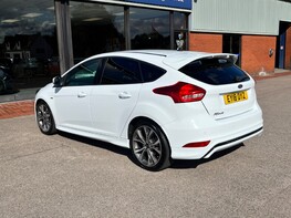 Ford Focus ST-LINE TDCI 9