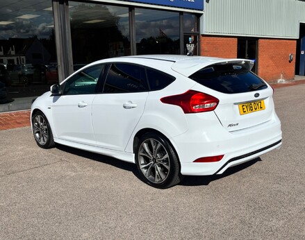 Ford Focus ST-LINE TDCI 9