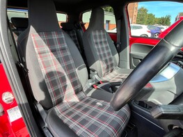 Volkswagen Up GTI 44