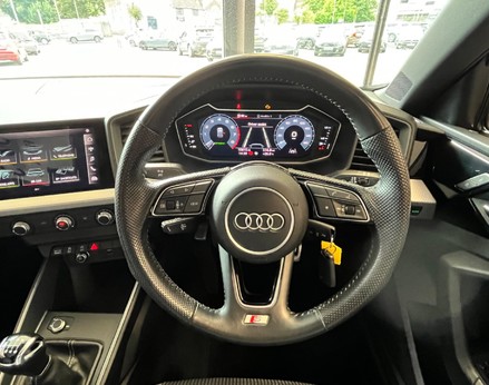 Audi A1 SPORTBACK TFSI S LINE 19