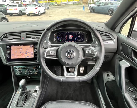 Volkswagen Tiguan R-LINE TECH TDI DSG 18