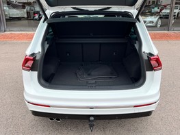 Volkswagen Tiguan R-LINE TECH TDI DSG 64