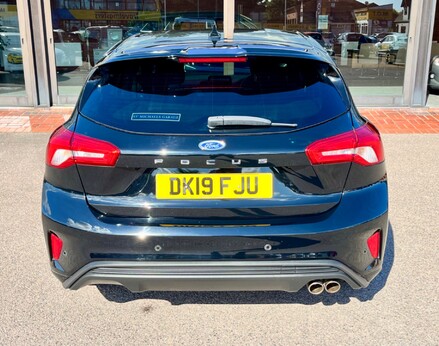 Ford Focus ST-LINE X 6