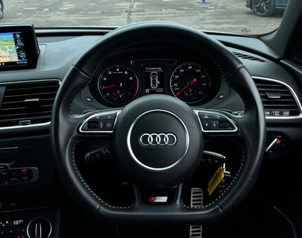 Audi Q3 TFSI BLACK EDITION 20