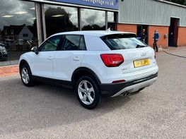 Audi Q2 TFSI SPORT 9