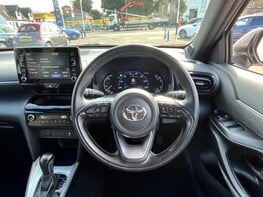 Toyota Yaris Cross DESIGN FHEV 19