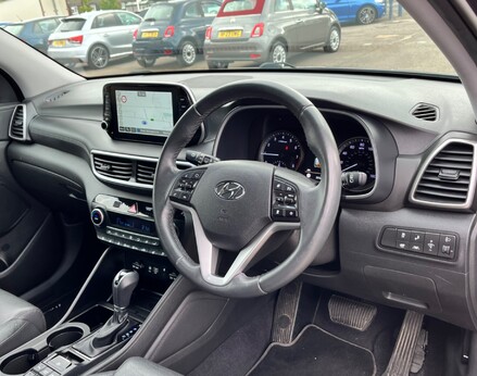 Hyundai TUCSON T-GDI PREMIUM SE 18