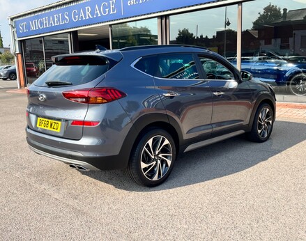 Hyundai TUCSON T-GDI PREMIUM SE 8