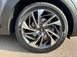 Hyundai TUCSON T-GDI PREMIUM SE 16