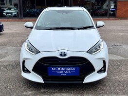 Toyota Yaris DESIGN FHEV 5