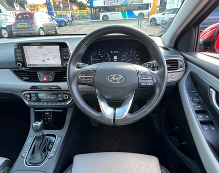 Hyundai i30 CRDI PREMIUM SE 18