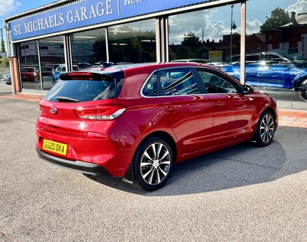 Hyundai i30 CRDI PREMIUM SE 8