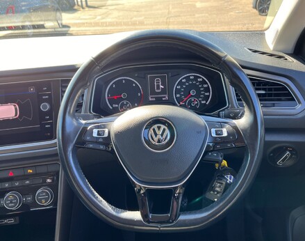 Volkswagen T-Roc SE TDI 19