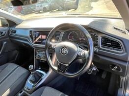 Volkswagen T-Roc SE TDI 17