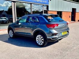 Volkswagen T-Roc SE TDI 9