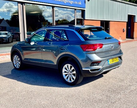 Volkswagen T-Roc SE TDI 9