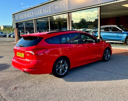 Ford Focus ST-LINE EDITION MHEV 8