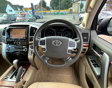 Toyota Land Cruiser D-4D V8 15