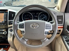 Toyota Land Cruiser D-4D V8 16