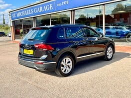 Volkswagen Tiguan LIFE TSI 8