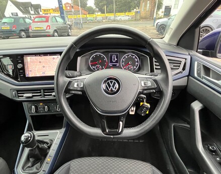 Volkswagen Polo UNITED TSI 19