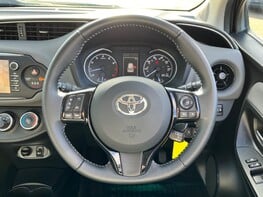 Toyota Yaris VVT-I ICON TECH 19