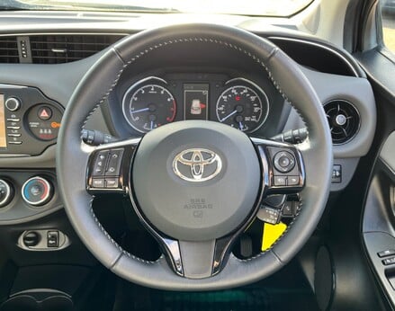 Toyota Yaris VVT-I ICON TECH 19