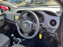 Toyota Yaris VVT-I ICON TECH 18