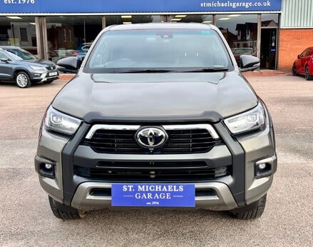 Toyota Hilux INVINCIBLE X 4WD D-4D DCB 5