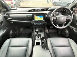 Toyota Hilux INVINCIBLE X 4WD D-4D DCB 2