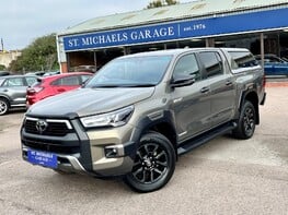 Toyota Hilux INVINCIBLE X 4WD D-4D DCB 1