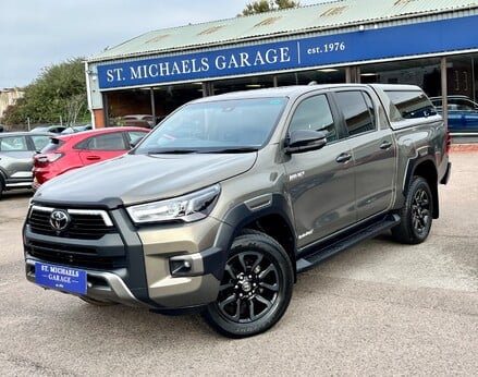 Toyota Hilux INVINCIBLE X 4WD D-4D DCB 1