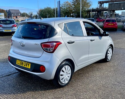 Hyundai i10 S 8