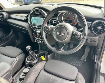 Mini Hatch COOPER S 17