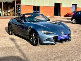 Mazda MX-5 SPORT 4